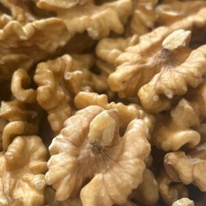 Snow White Akhrot Giri